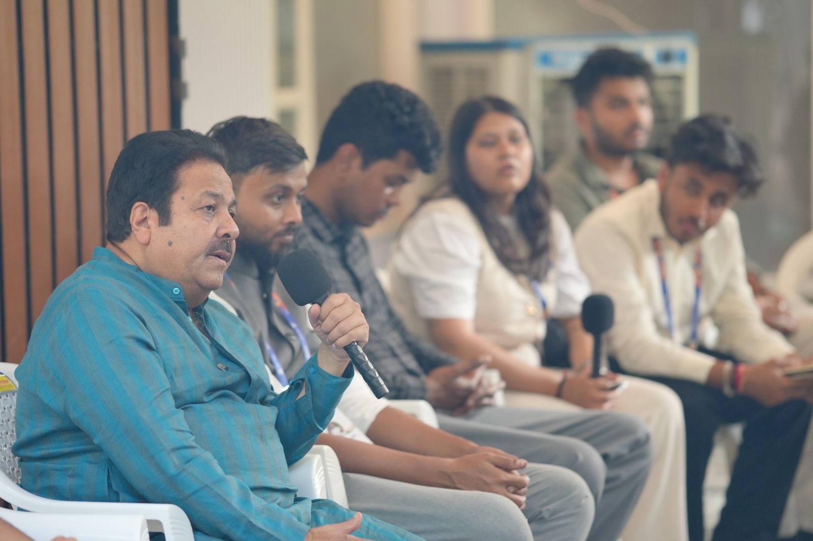 Students in dialogue at a diplomatic residence